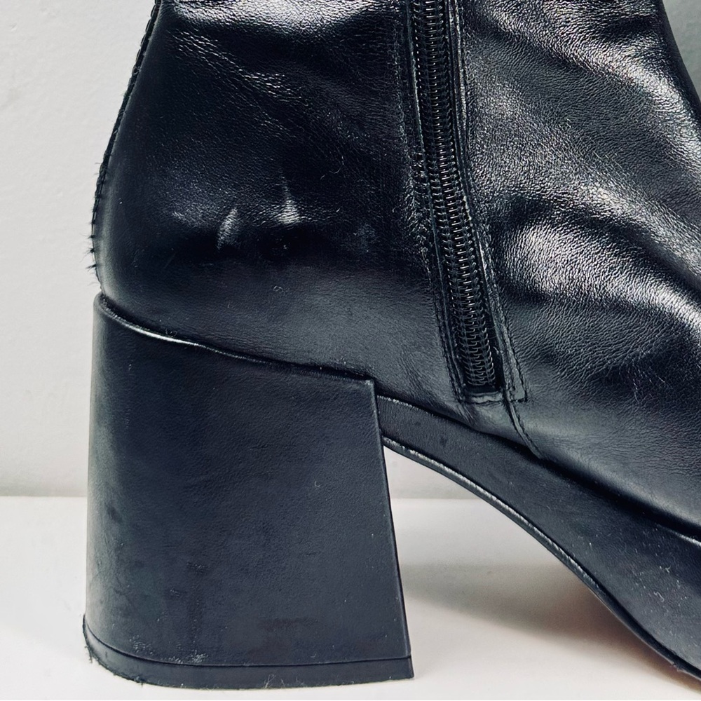 MIISTA Black-Heeled Boots - Picture 5 of 12